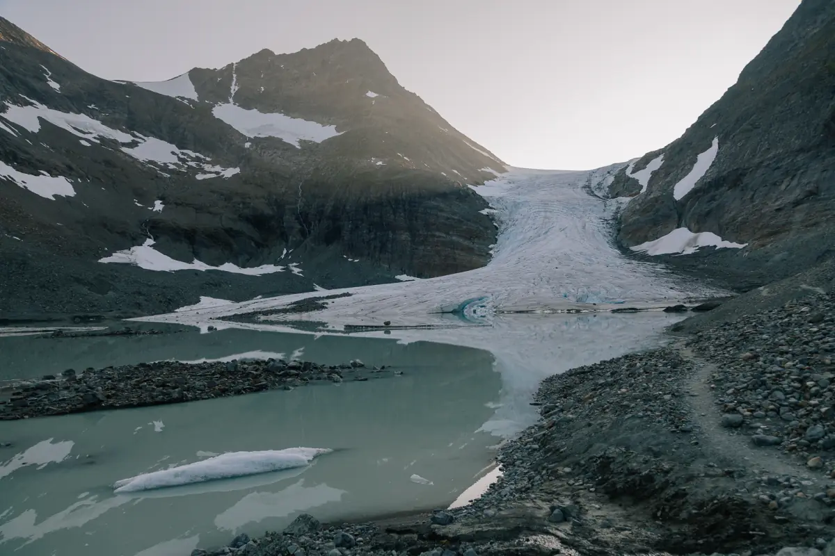 Der Steindalsbreen und sein Schmelzwassersee